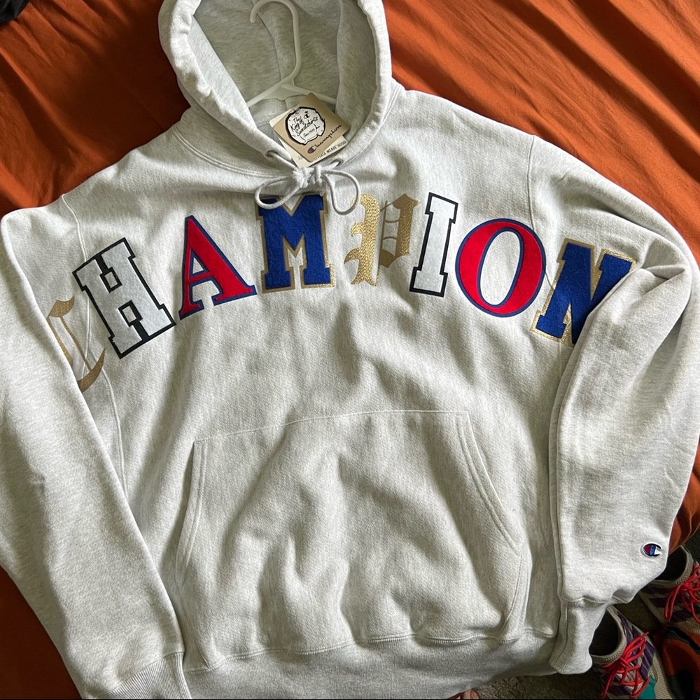 Champion patch logo hoodie size L